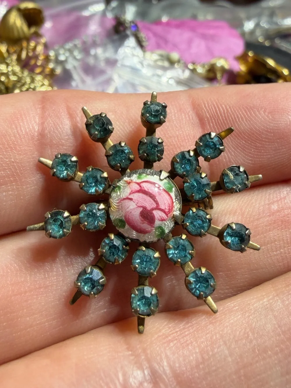 Vintage Gold Tone Crystal Starburst Brooch